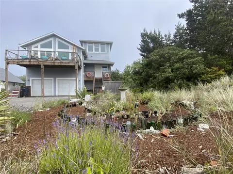 604 Ocean Shores Blvd SW, Ocean Shores, WA 98569