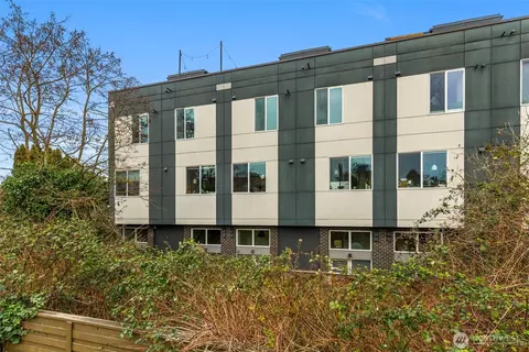 908 N 46th St #F, Seattle, WA 98103