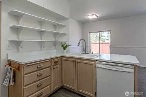 Kitchen - 14429 Riverwalk Dr E, Sumner, WA 98390 photo 1 of 2