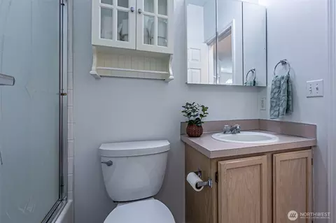 Bath - 14429 Riverwalk Dr E, Sumner, WA 98390 photo 2 of 2