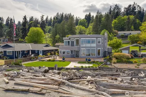 6779 Columbia Beach Dr, Clinton, WA 98236