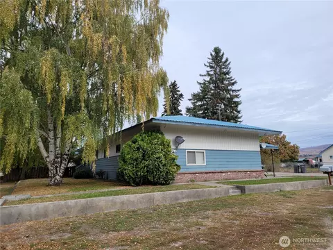 615 5th St, Oroville, WA 98844