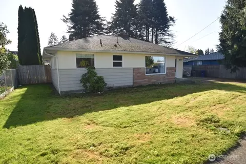 614 S Pine St, Burlington, WA 98233