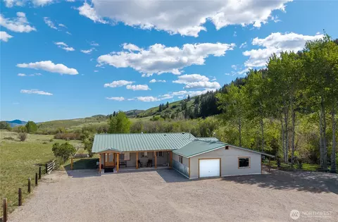 446 Rendezvous Rd, Winthrop, WA 98862