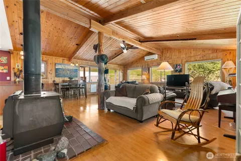 Living - 446 Rendezvous Rd, Winthrop, WA 98862 photo 4 of 5