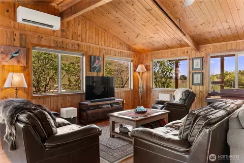 Living - 446 Rendezvous Rd, Winthrop, WA 98862 photo 2 of 5