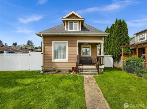 1418 Maple St, Everett, WA 98201