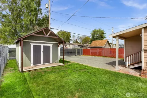 Exterior - 1418 Maple St, Everett, WA 98201 photo 4 of 7
