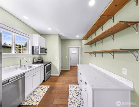 Kitchen - 1418 Maple St, Everett, WA 98201 photo 2 of 6