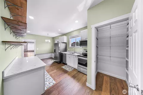 Kitchen - 1418 Maple St, Everett, WA 98201 photo 4 of 6