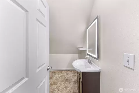 Bath - 1418 Maple St, Everett, WA 98201 photo 3 of 3