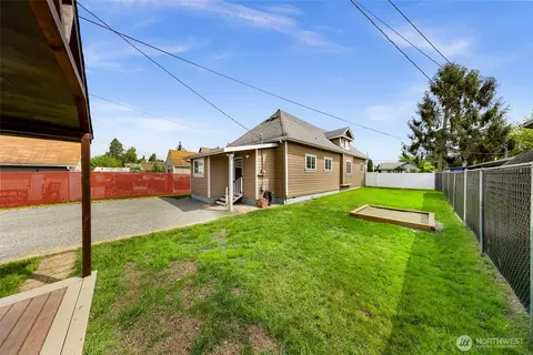 Exterior - 1418 Maple St, Everett, WA 98201 photo 5 of 7
