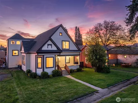 1016 N Pearl St, Centralia, WA 98531