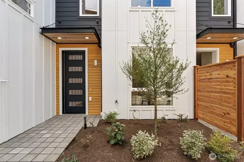3449 California Ave SW #2, Seattle, WA 98116