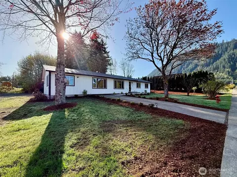 201 7th St, Morton, WA 98356