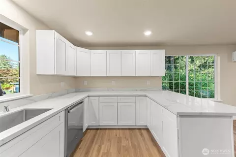Kitchen - 136 Rainier Acres Rd SE, Rainier, WA 98576 photo 2 of 4