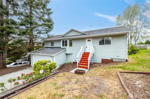 660 Cranberry Dr, Oak Harbor, WA 98277