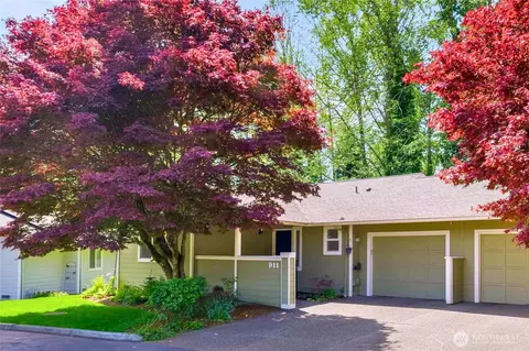 911 NW Leisure Ln, Bremerton, WA 98311