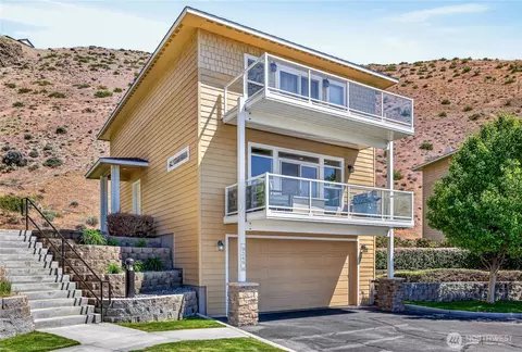 9349 NW Canyon Dr, Quincy, WA 98848