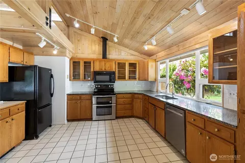 181 E Dabob Rd, Shelton, WA 98584