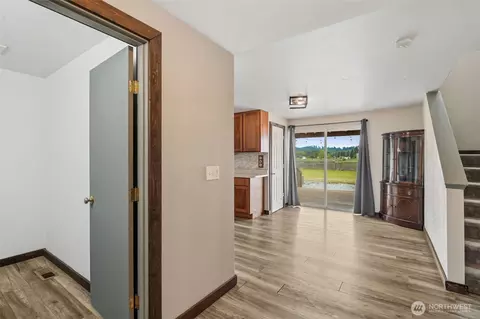 Entry Way - 284 Mauerman Rd, Chehalis, WA 98532 photo 4 of 7