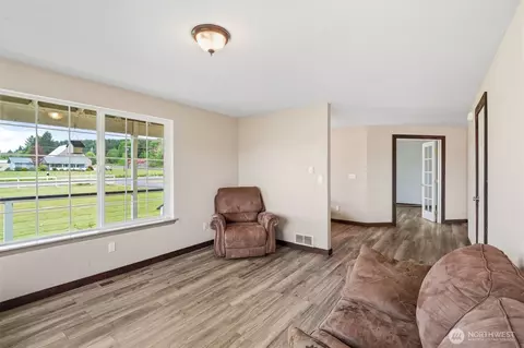Living - 284 Mauerman Rd, Chehalis, WA 98532 photo 3 of 7