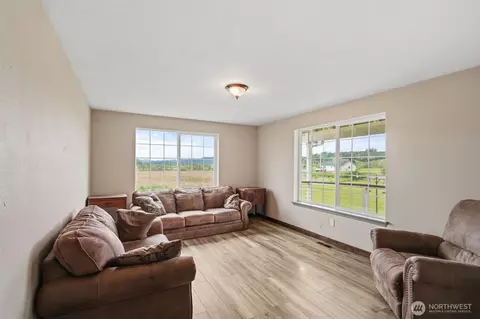 Living - 284 Mauerman Rd, Chehalis, WA 98532 photo 2 of 7