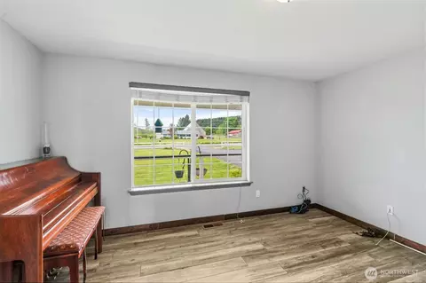 Living - 284 Mauerman Rd, Chehalis, WA 98532 photo 1 of 7