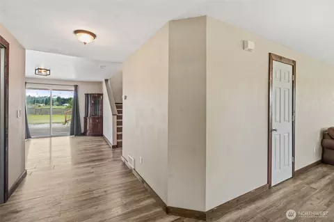 Entry Way - 284 Mauerman Rd, Chehalis, WA 98532 photo 5 of 7