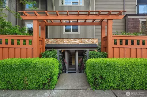 316 Walnut St #103, Edmonds, WA 98020