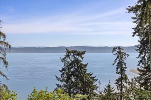 2659 S East Camano Dr, Camano Island, WA 98282