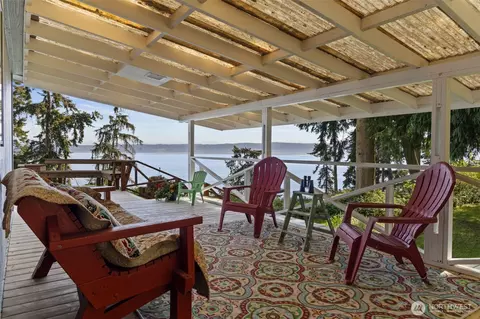 2659 S East Camano Dr, Camano Island, WA 98282