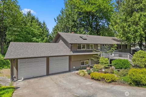 155 Mount Olympus Dr NW, Issaquah, WA 98027