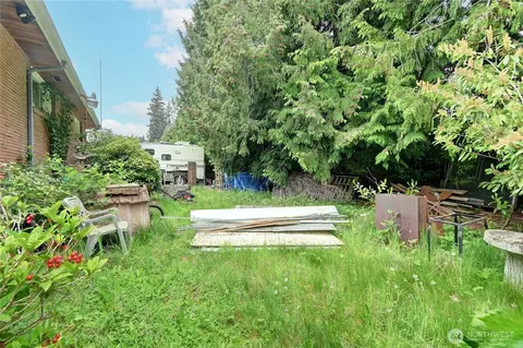 Exterior - 431 72nd St, Everett, WA 98203 photo 9 of 10