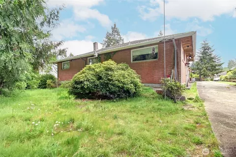 Exterior - 431 72nd St, Everett, WA 98203 photo 6 of 10