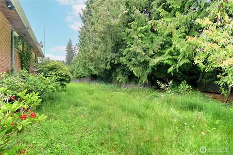 Exterior - 431 72nd St, Everett, WA 98203 photo 10 of 10