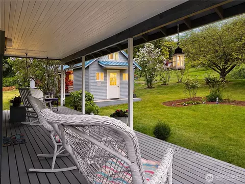 Exterior - 38 M Cascade Dr, Everett, WA 98206 photo 4 of 8
