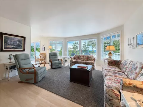 Living - 38 M Cascade Dr, Everett, WA 98206 photo 2 of 2