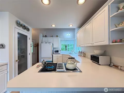 Kitchen - 38 M Cascade Dr, Everett, WA 98206 photo 7 of 8