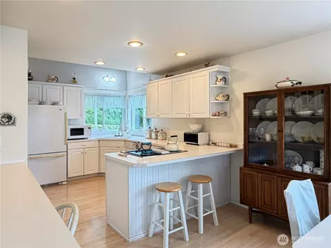 Kitchen - 38 M Cascade Dr, Everett, WA 98206 photo 3 of 8