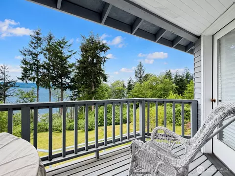 Exterior - 38 M Cascade Dr, Everett, WA 98206 photo 8 of 8