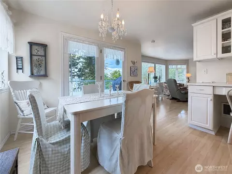 Dining - 38 M Cascade Dr, Everett, WA 98206 photo 4 of 4