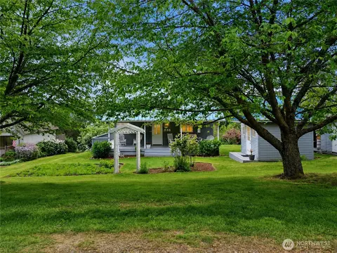 Exterior - 38 M Cascade Dr, Everett, WA 98206 photo 3 of 8