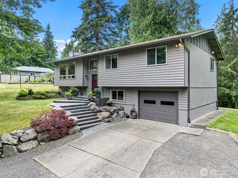 19545 Park Blvd NE, Suquamish, WA 98392