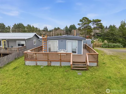 13301 North Pl, Long Beach, WA 98631