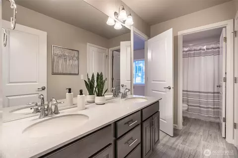 Bath - 4422 237 Pl SE, Bothell, WA 98021 photo 1 of 7