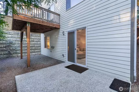 Exterior - 4422 237 Pl SE, Bothell, WA 98021 photo 4 of 5