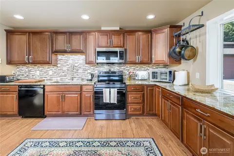 Kitchen - 3718 Sequim Dungeness Way, Sequim, WA 98382 photo 2 of 3