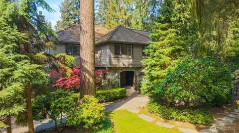 11726 NE 41st St, Kirkland, WA 98033