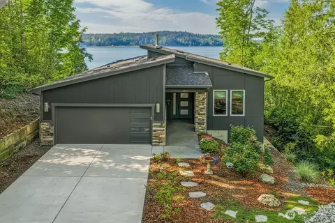 4652 E Hillcrest Dr, Port Orchard, WA 98366